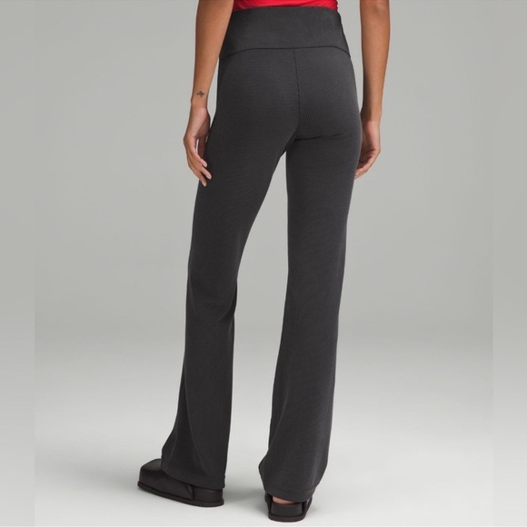 NWOT Lululemon Ribbed Softstreme Flared Pant Regular Black Graphite - Picture 2 of 8